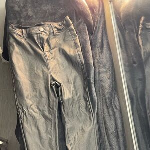 Windsor Elegant Black Apparel